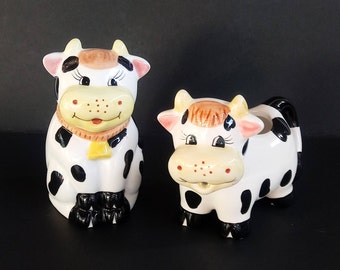 Vintage Ceramic Pair of Cows Sugar & Creamer Country Farmland Rustic Novelty