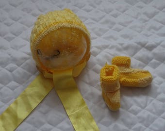 Hand-made Hat + booties for newborn knitted set
