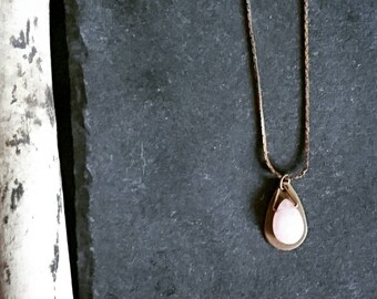 Serpentine necklace with glass bead