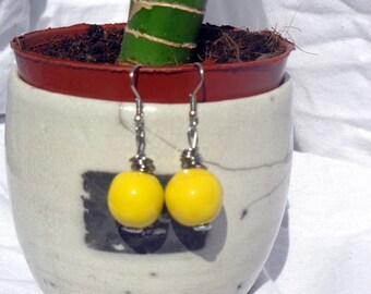 Steel earrings and lemon yellow ceramic