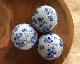 Chinoiserie blue and white ceramic decorative balls