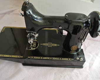 Singer 221K Portable Featherweight Sewing Machine