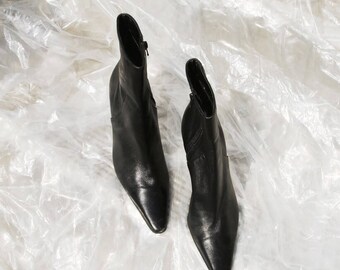 90s Ralph Lauren Black Leather Pointed Toe Ankle Boots size 7.5