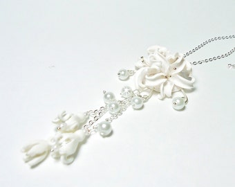 Lily necklace, White flower pendant, Lily pendant, Polymer clay Jewelry, flower necklace, Wedding Jewelry, handmade jewelry, White wedding