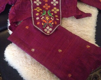 VINTAGE EMBROIDERED SARi and TOp