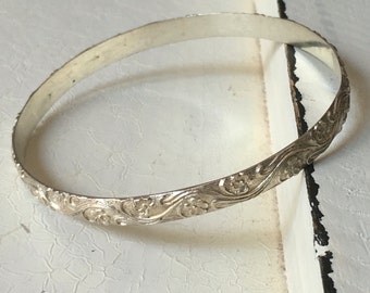 SALE Vintage Sterling Silver Floral Bangle Bracelet. Bangle Bracelet. Sterling Silver Bracelet. Art Deco Bracelet. Floral Leaf Design