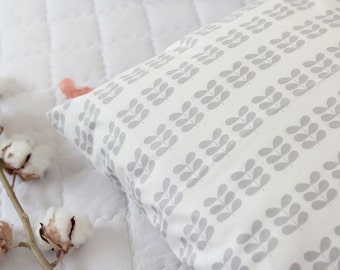 Scandinavian Style Leaves Pattern Cotton Fabric by Yard(Gray)