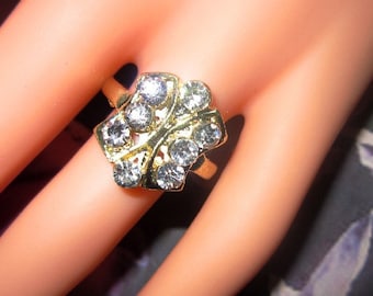 Vintage Gold and Rhinestone Ring - Size 7.25 - R-050