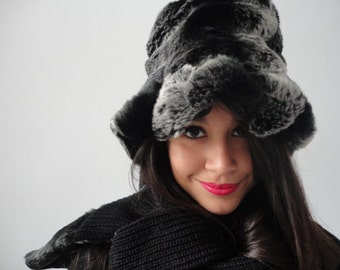 LE CHAPEAU CLOCHE The bell's hat