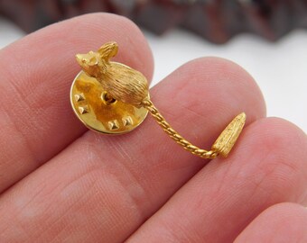 Vintage Gold Tone Mouse Tie Tac or Hat Pin with Swinging Tail dr64