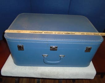 Large suitcase. Vintage Large suitcase. 1950's suitcase. luggage. Vintage Luggage. up cycle supply.
