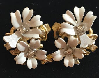 Vintage Trifari Rhinestone white flower clip earrings daisy floral