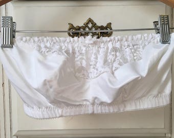 Vintage White Strapless Bra