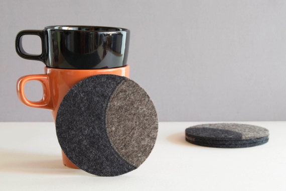 Set of round felt coasters, grey felt coasters, round coasters, wool felt, handmade, gift idea, housewarming gift, made in Italy
