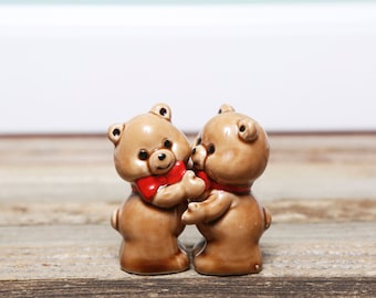 SALE Adorable Hugging Bears Salt and Pepper Shakers-Vintage ceramic Salt Pepper Shakers