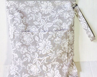 Large wet bag - Cloth diaper bag with pocket - Wet bag - Cloth diaper wet bag - Wet bag for cloth diapers - Travel bag - Waterproof bag