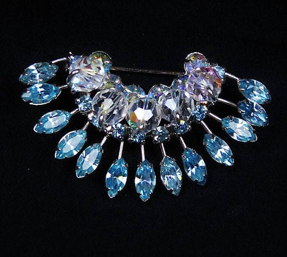 Rhinestone Brooch / Mid Century / Wedding Fashion