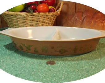 Vintage Pyrex Divided Casserole Dish - 1 1/2 Quart - Americana