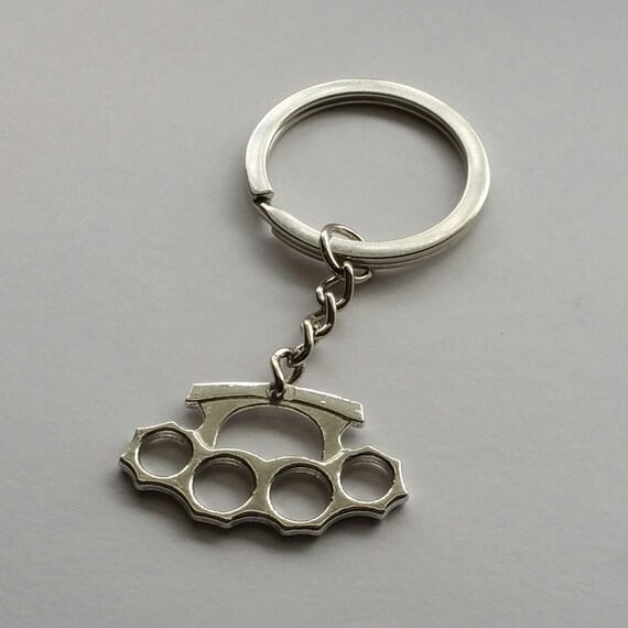 Collier Pendentif Knuckle Duster (brass Knuckles) – Cordon Cuir Noir, Longueur 46 Cm, Style Punk Rock – Neuf Avec étiquettes