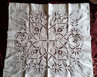 Beautiful Vintage Open Work Linen Table Topper~Large Doily
