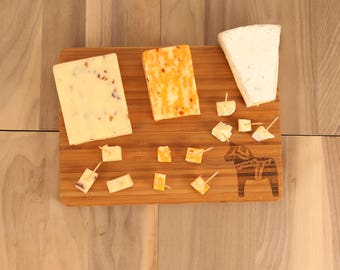 Engraved Bamboo Cutting Board - Swedish Dala Horse