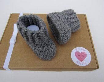 Baby booties, crocheted baby shoes, baby shower gift, flower shoes, crochet baby booties, newborn baby shoes, gift for baby, baby girl gift