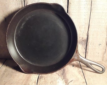 Victor by Griswold No 7 Cast Iron Skillet