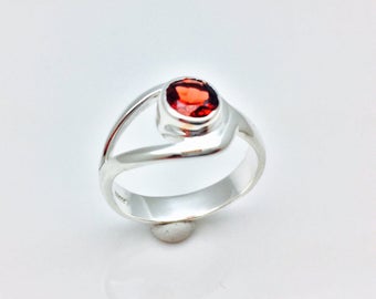 Red Garnet Ring // 925 Sterling Silver // Simple Round Setting // Silver Garnet Ring