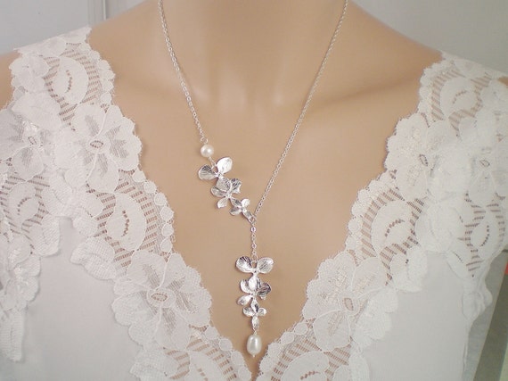 Items similar to Pearl Necklace, Amy in Silver - White Freshwater ...