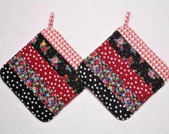 Red & Black, Insulated Pot Holders, Set of 2, Hot Pad, Trivet, Potholder, For the Kitchen, For the Cook