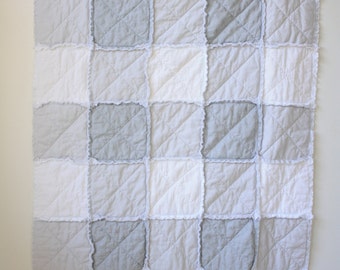 Neutral rag quilt w/buck - Deer rag quilt - Gray white rag quilt - Crib rag quilt - Baby rag quilt