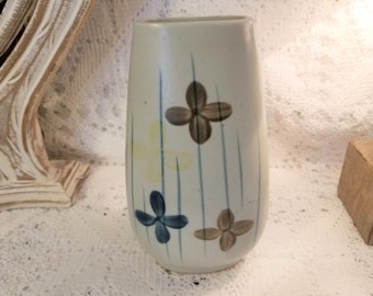 UCTCI Japan hand painted floral vase