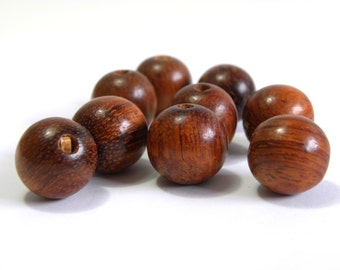 10x Round Wooden Beads 15 mm - Natural brown wood (lacquered)