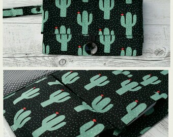 Nappy Wallet / Diaper Clutch with built-in waterproof Change Mat