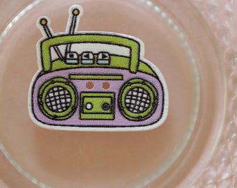 button wood radio K7 purple and green