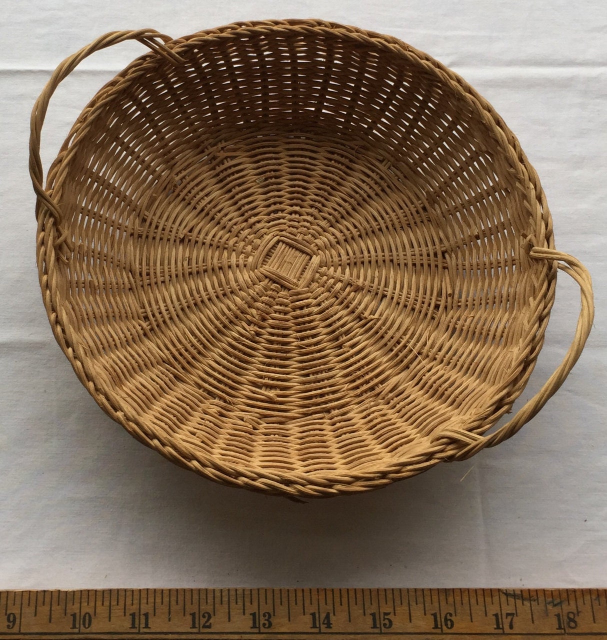 Vintage Hand Woven Round Wicker Basket W Matching Handles Zoom