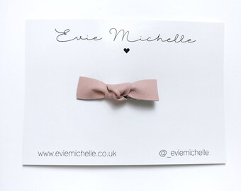 Chunky leather knot bow clip