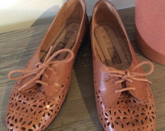 The Leather Collection women's perforated brown leather oxford size 7.5