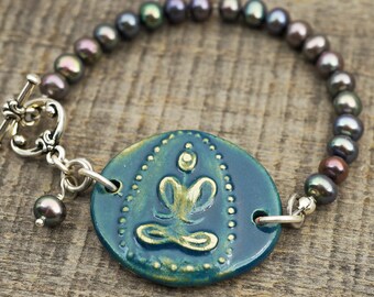 Blue Buddha bracelet, freshwater pearls, ceramic, silvertone, 7 1/4 inches long