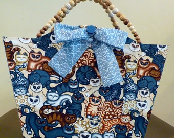 Beautiful Tote made of cardboard
