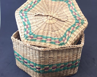 Vintage Small Lidded BASKET - Grass Basket - Woven Basket No.0061