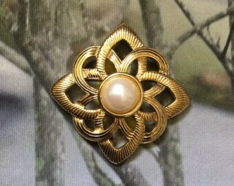 Vintage, gold tone, faux pearl, brooch, mandala pattern