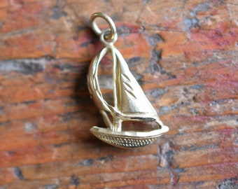 1980s 14K Vintage Sailboat Charm in Yellow Gold