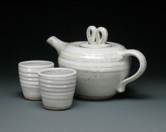 Glossy White Side Handle Teapot With 2 Tea Cups