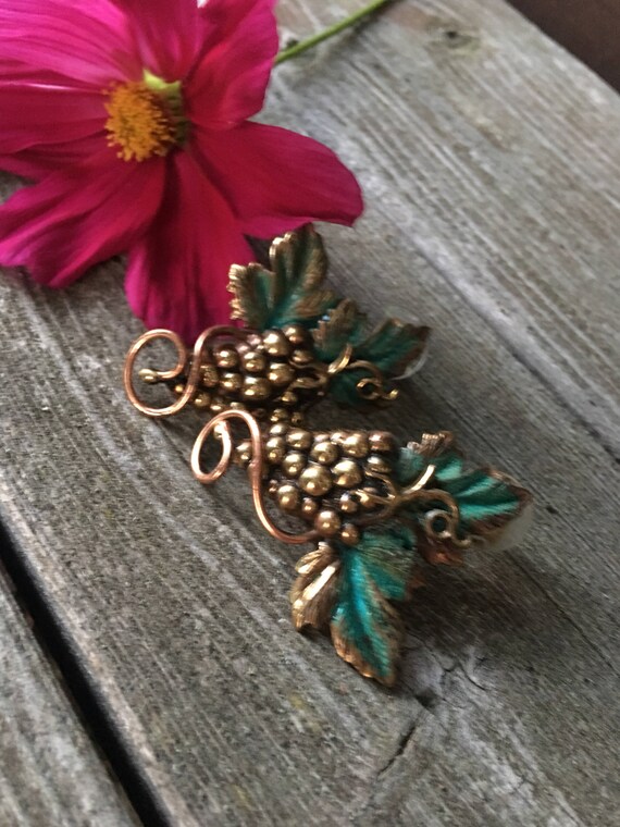 Ring Shaped Brooch Blue Stone Faux Pearl And Goldtone Leaves Ring Shaped Brooch Blue Stone Faux Pearl And Goldtone Leaves
