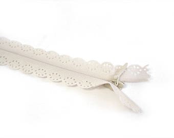 22cm decorative lace Ecru zipper