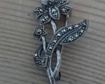 Vintage sterling silver marcasite and pearl brooch
