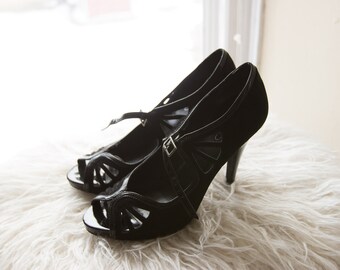 Vintage Black 1940s Style Heel