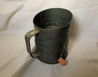Large Vintage Tin Sifter Hand Crank Manual Style with Wood Handle - Bromwell 5 Cup, Generic