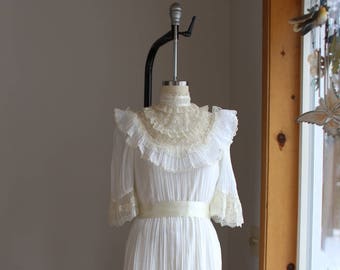 1970s Full Circle Dress { S } Vintage 70s Gunne Sax Maxi